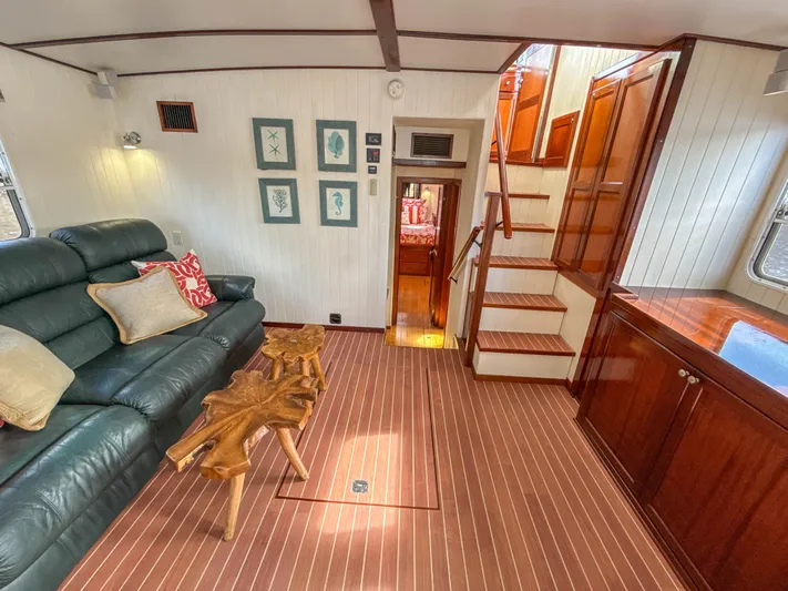 Little Lady Yacht Photos Pics Saloon