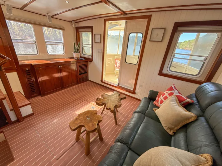 Little Lady Yacht Photos Pics Saloon