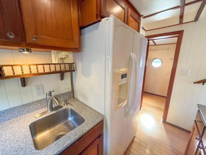 Little Lady Yacht Photos Pics Galley