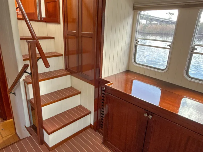 Little Lady Yacht Photos Pics Steps to pilothouse