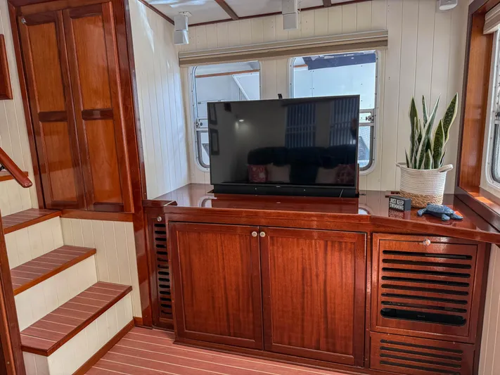 Little Lady Yacht Photos Pics Saloon