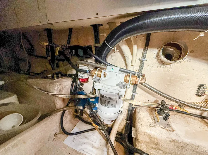 Little Lady Yacht Photos Pics Engine compartment