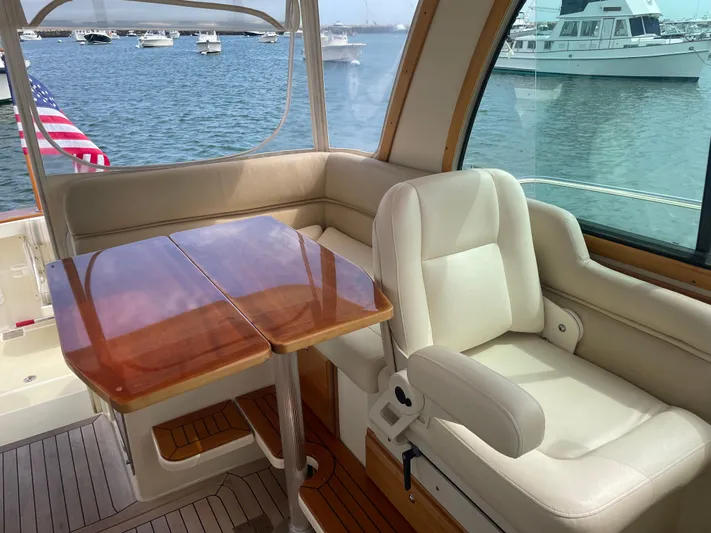 Tess Yacht Photos Pics High-gloss table opened