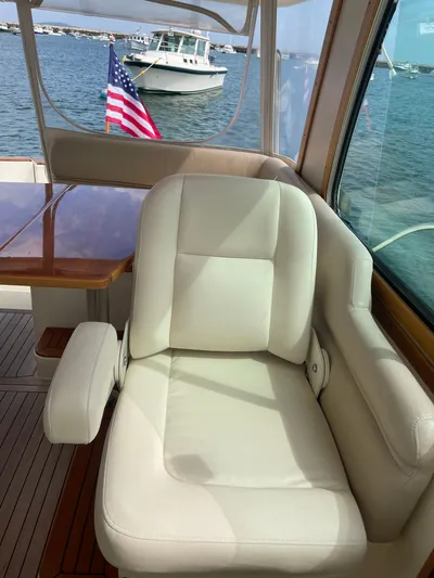 Tess Yacht Photos Pics Mate's seat