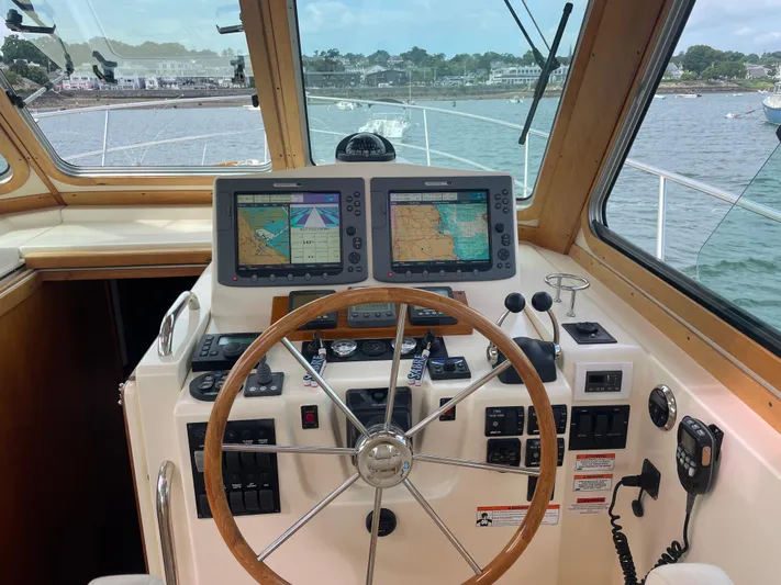 Tess Yacht Photos Pics Helm