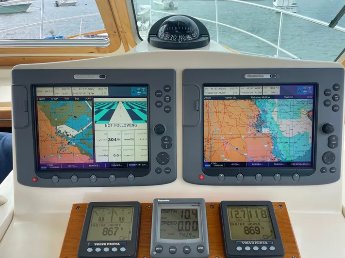 Tess Yacht Photos Pics Helm Displays