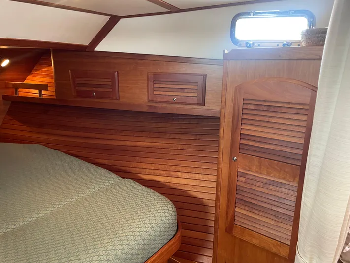 Tess Yacht Photos Pics Bow hanging locker