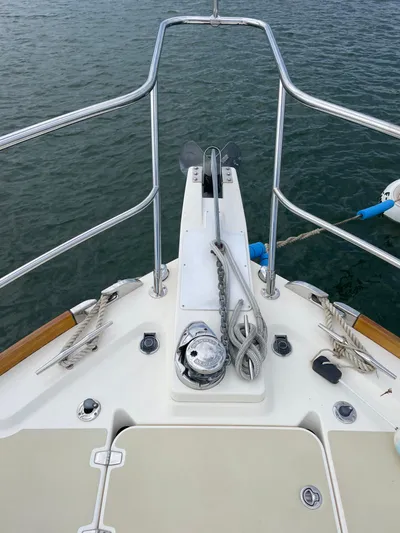 Tess Yacht Photos Pics Anchor pulpit & windlass