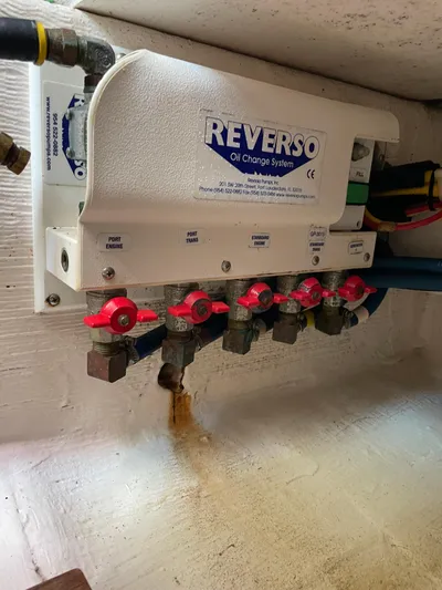 Tess Yacht Photos Pics Reverso oil change