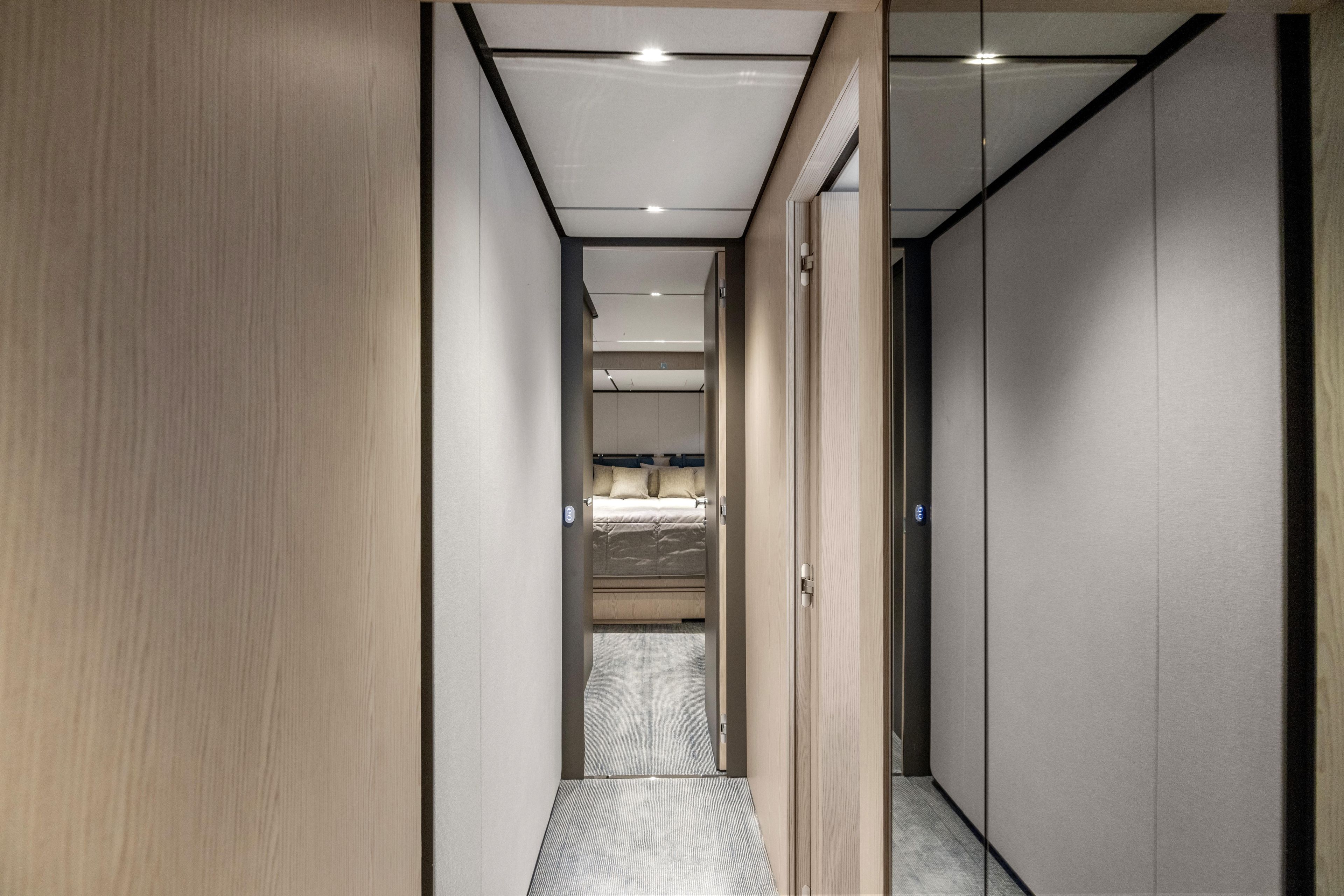 2025 Ferretti Yachts 77 