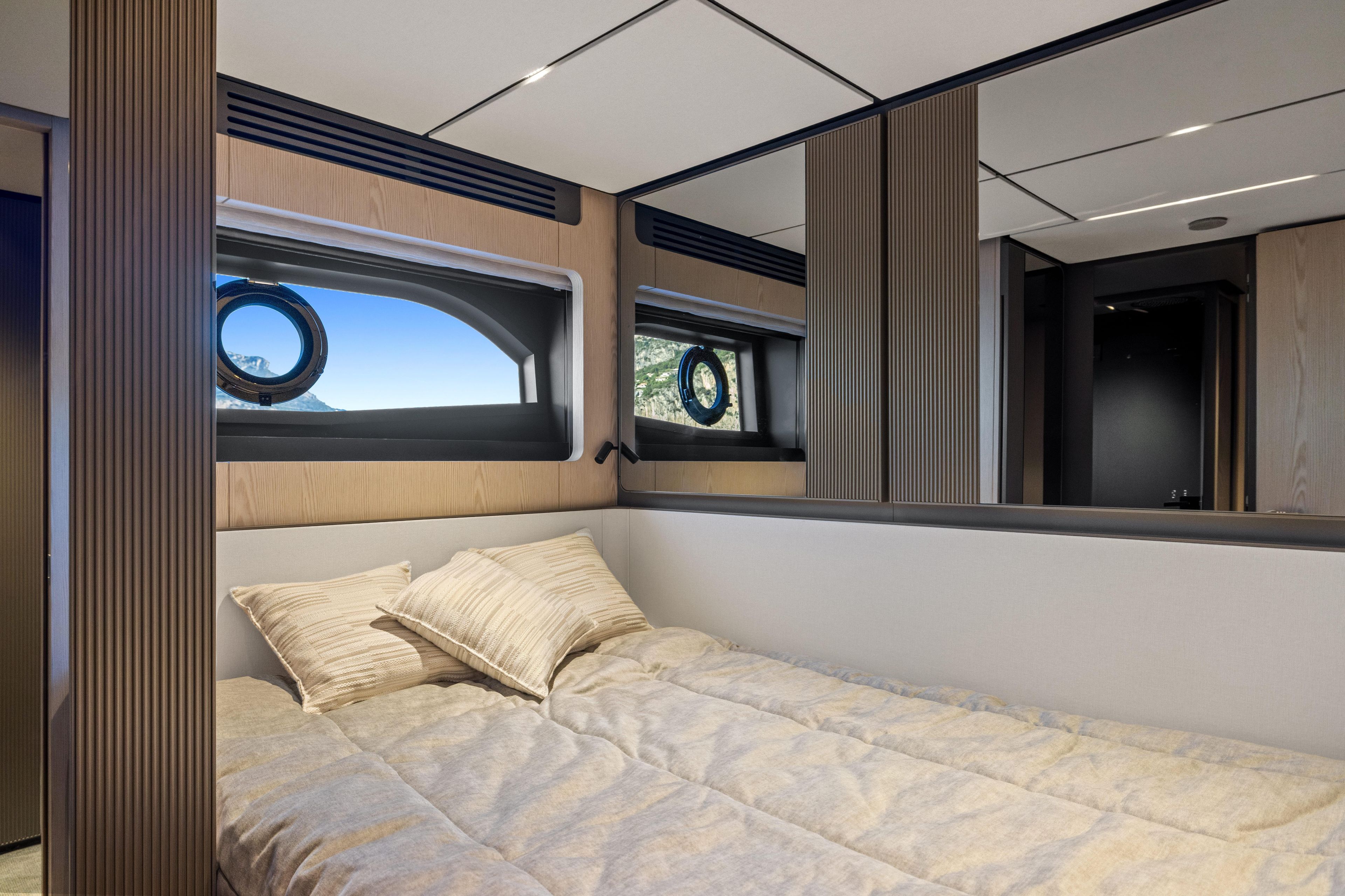 2025 Ferretti Yachts 77 