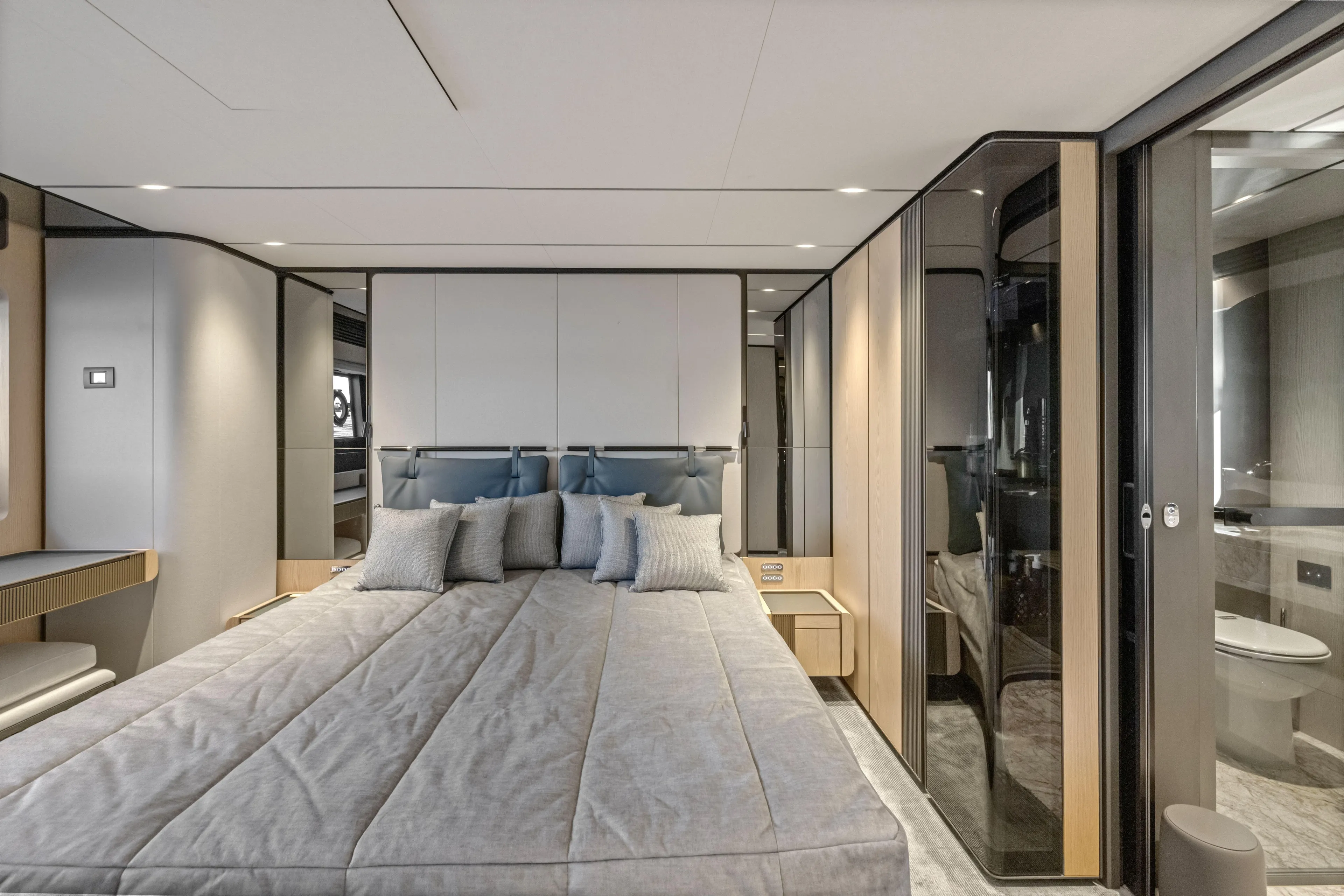  Yacht Photos Pics Luxurious bedroom interior of 2025 Ferretti Yachts INFYNITO 80, featuring modern design and elegant furnishings.