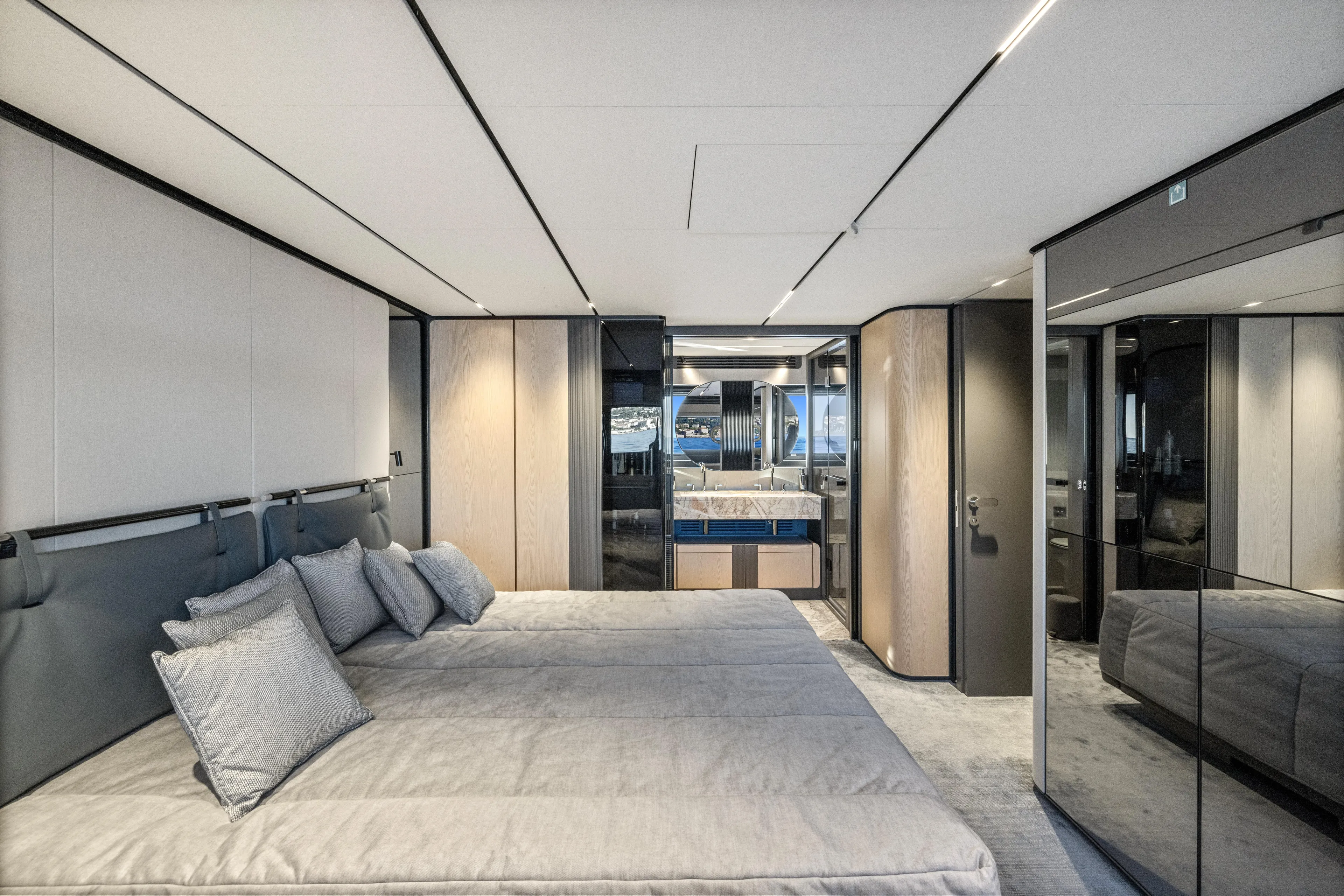  Yacht Photos Pics Luxurious bedroom interior of 2025 Ferretti Yachts INFYNITO 80, featuring modern design and elegant furnishings.