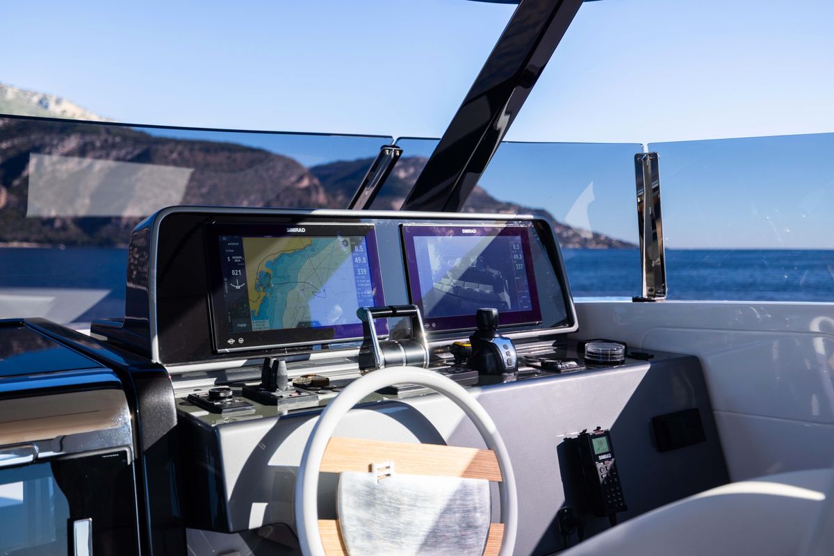 2025 Ferretti Yachts 77 