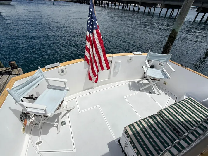 Waypoint Yacht Photos Pics 2002 Legacy 34 Express boat deck with chairs and American flag.
