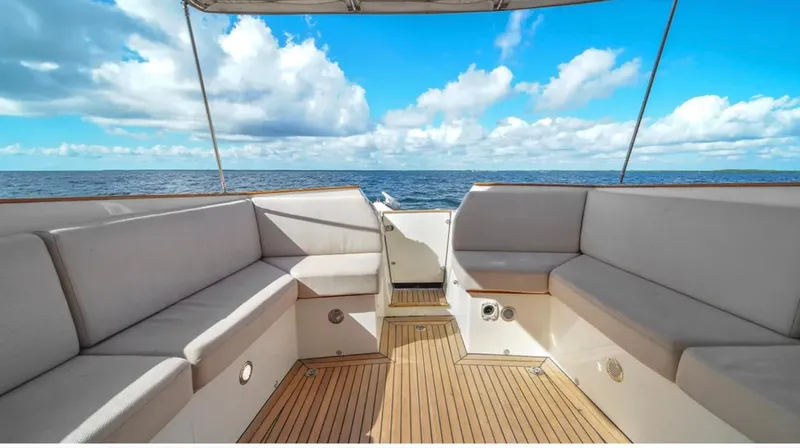 Noi Qauttro Yacht Photos Pics Luxurious seating area on a 2010 Custom Gentleman's Motor Yacht with ocean view.