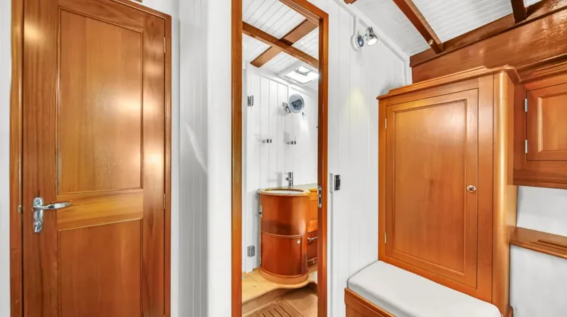 Noi Qauttro Yacht Photos Pics Luxurious wooden interior of 2010 Custom Gentlemans Motor Yacht bathroom.