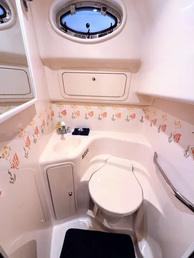 Seascape Yacht Photos Pics AFT HEAD