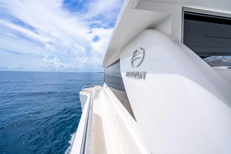 One More Time Yacht Photos Pics Luxury Horizon FD80 yacht cruising on open sea, 2020 model.