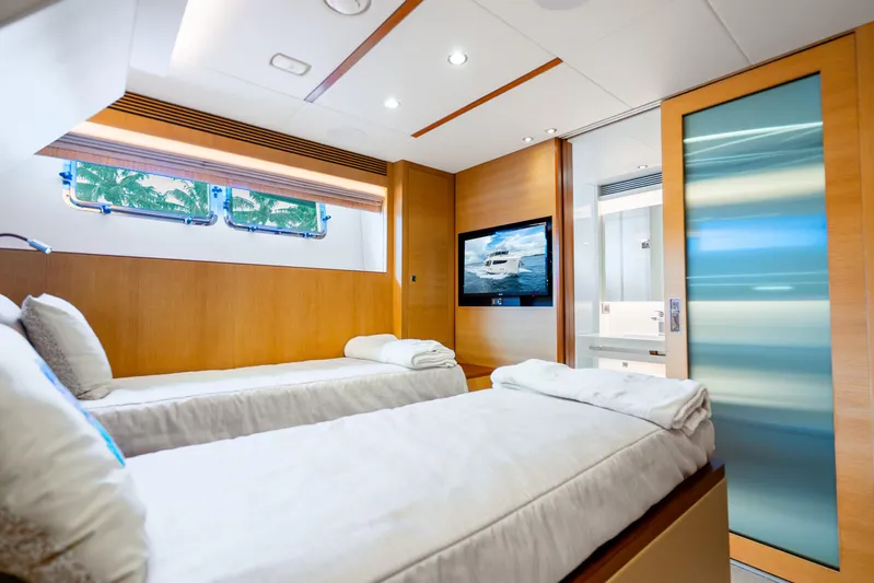 One More Time Yacht Photos Pics Luxurious Horizon FD80 yacht bedroom with twin beds, TV, and modern decor, 2020 model.