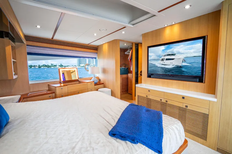 One More Time Yacht Photos Pics Luxurious Horizon FD80 yacht bedroom with ocean view and modern amenities, 2020 model.