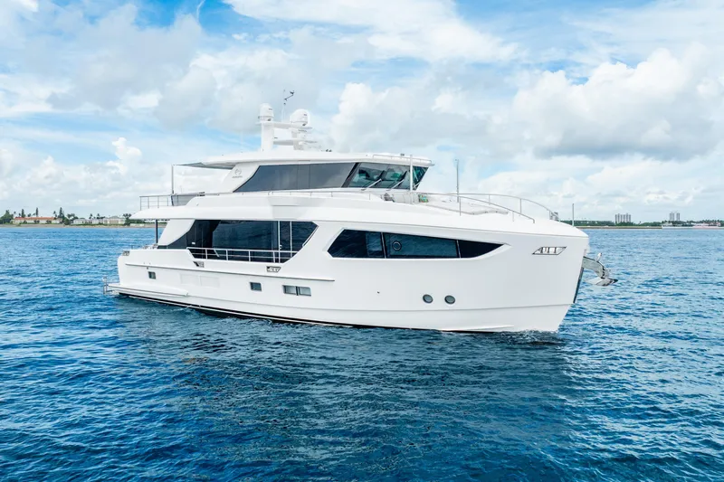 One More Time Yacht Photos Pics Luxurious 2020 Horizon FD80 yacht cruising on open water under a partly cloudy sky.