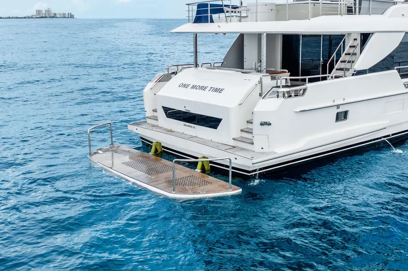 One More Time Yacht Photos Pics Luxury Horizon FD80 yacht on ocean, featuring a swim platform, 2020 model.
