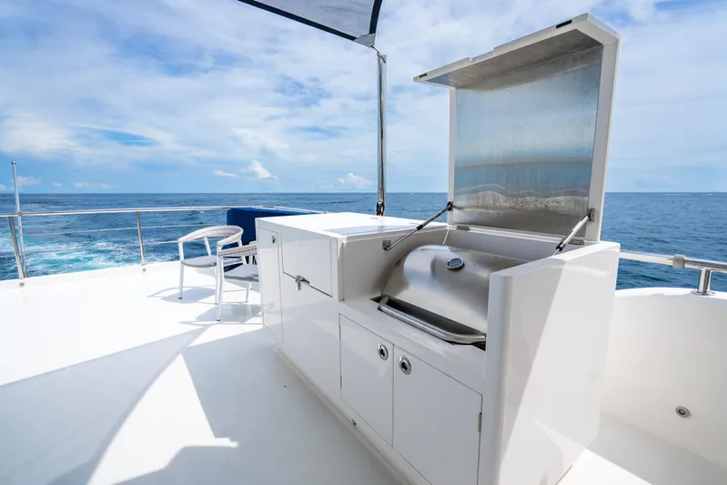 One More Time Yacht Photos Pics Luxury yacht Horizon FD80 2020 with outdoor grill and ocean view.
