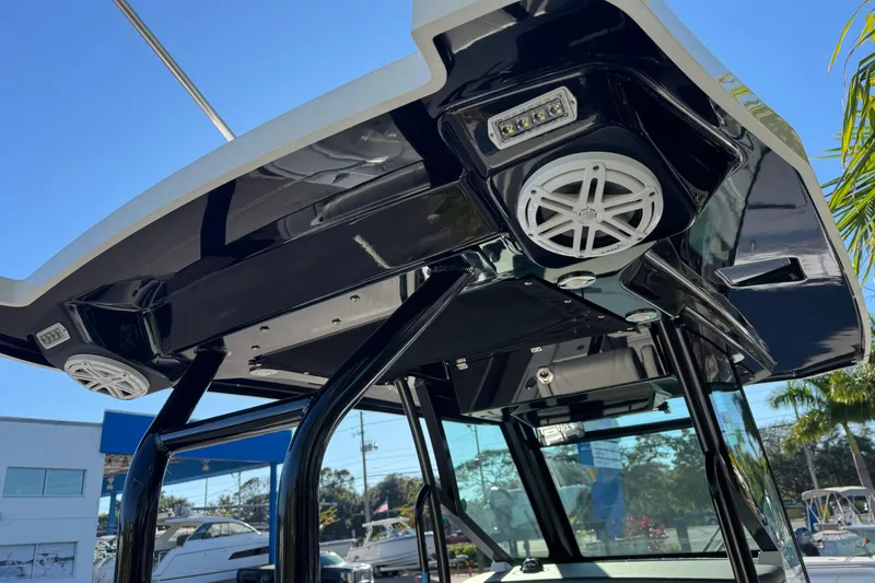 Yacht Photos Pics 2021 Blackfin 272 CC boat's T-top with speakers and lights, under a clear blue sky.