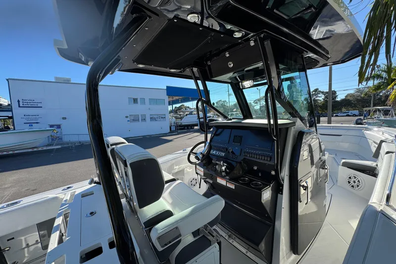  Yacht Photos Pics 2021 Blackfin 272 CC boat interior with modern helm and seating.