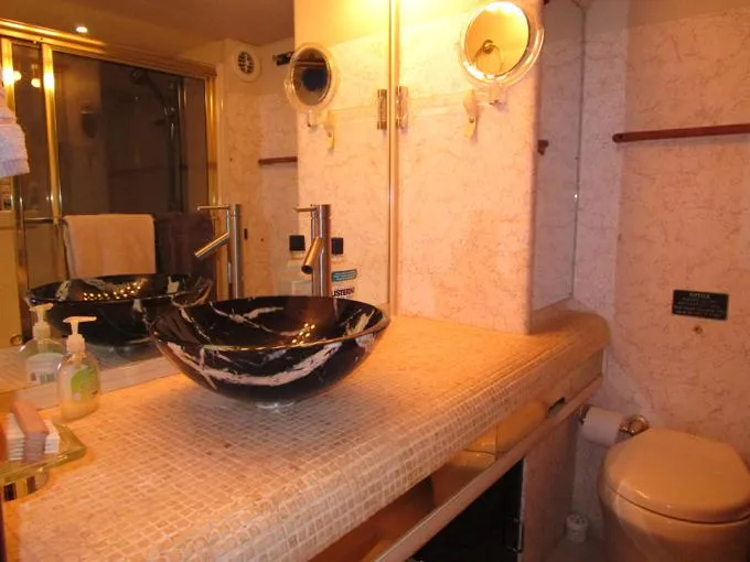 Sunset Drifter Yacht Photos Pics Master Head