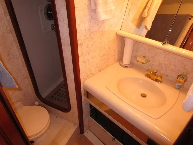 Sunset Drifter Yacht Photos Pics VIP Head