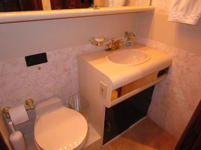 Sunset Drifter Yacht Photos Pics Guest Head