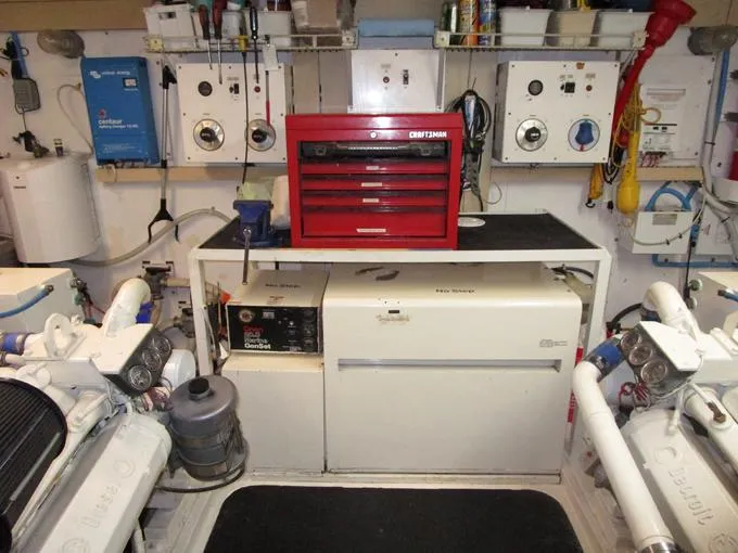 Sunset Drifter Yacht Photos Pics Engine Room Forward