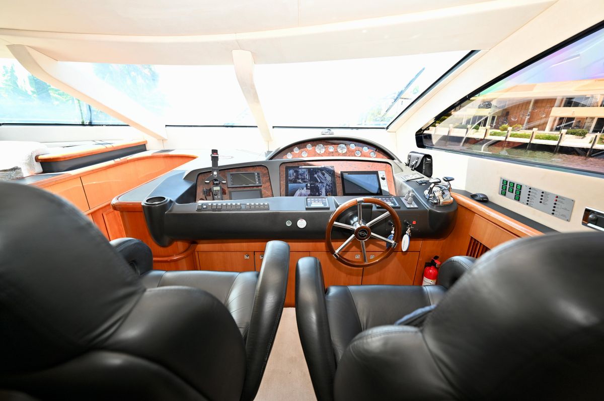 2005 Sunseeker 82 