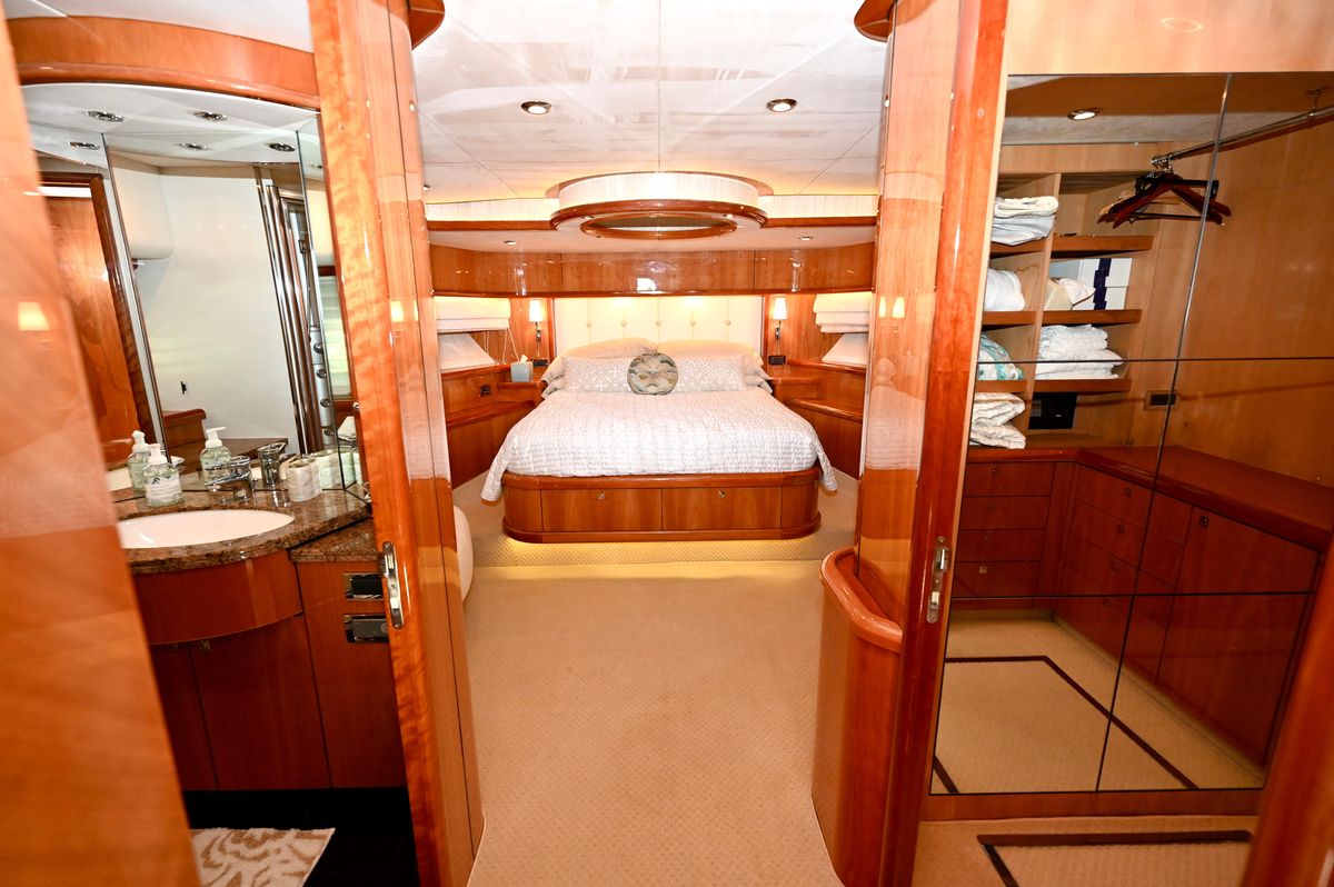 2005 Sunseeker 82 