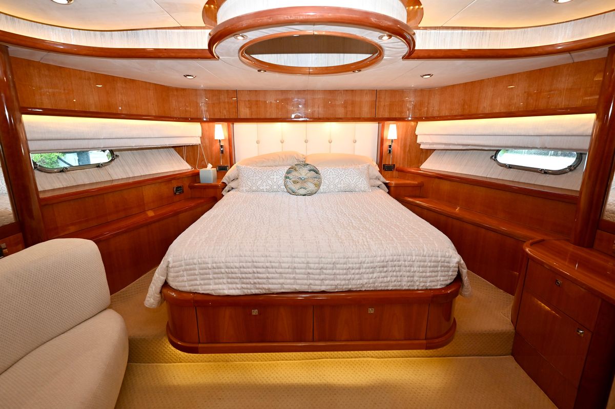 2005 Sunseeker 82 
