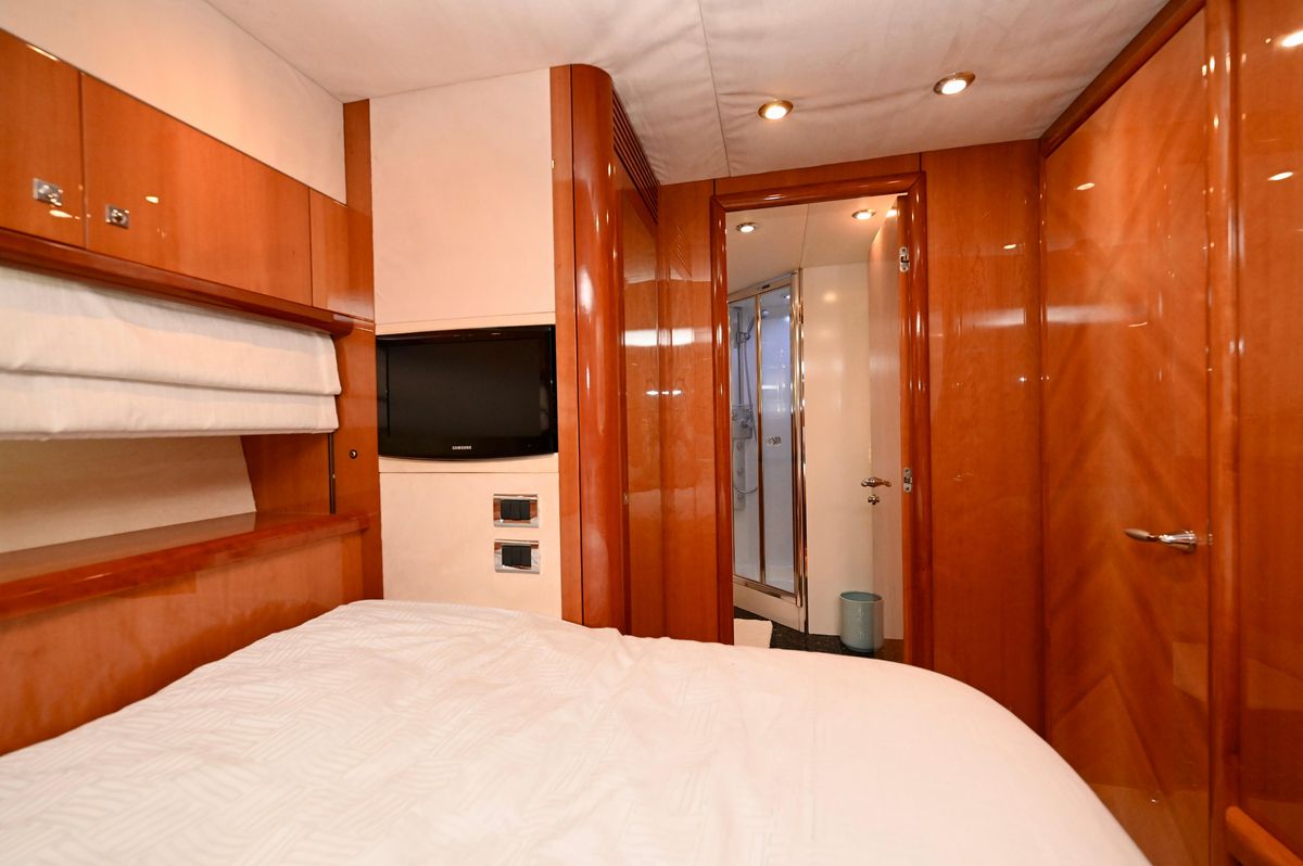 2005 Sunseeker 82 