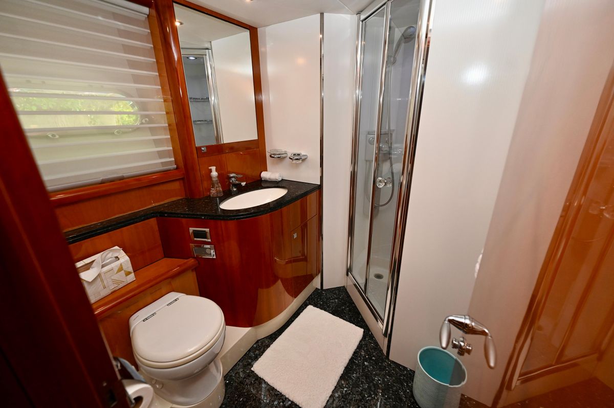 2005 Sunseeker 82 