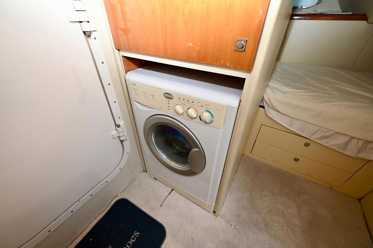 2005 Sunseeker 82 