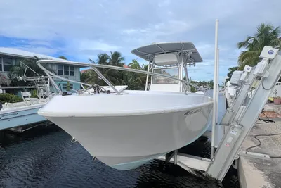 Mako 252 Center Console