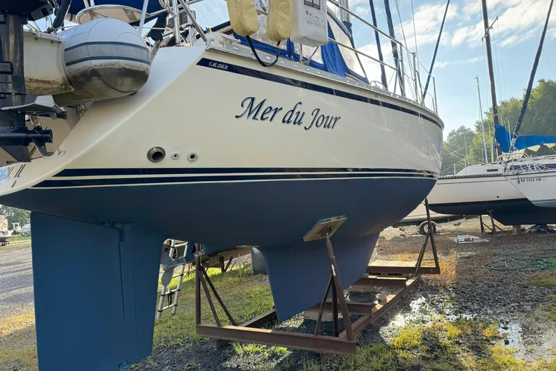 Mer Du Jour Yacht Photos Pics 2005 Caliber 40 LRC SE sailboat "Mer du Jour" on dry dock, side view.