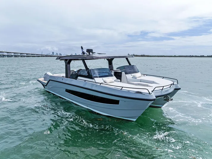 Zest Yacht Photos Pics 