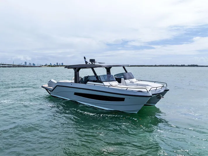 Zest Yacht Photos Pics 