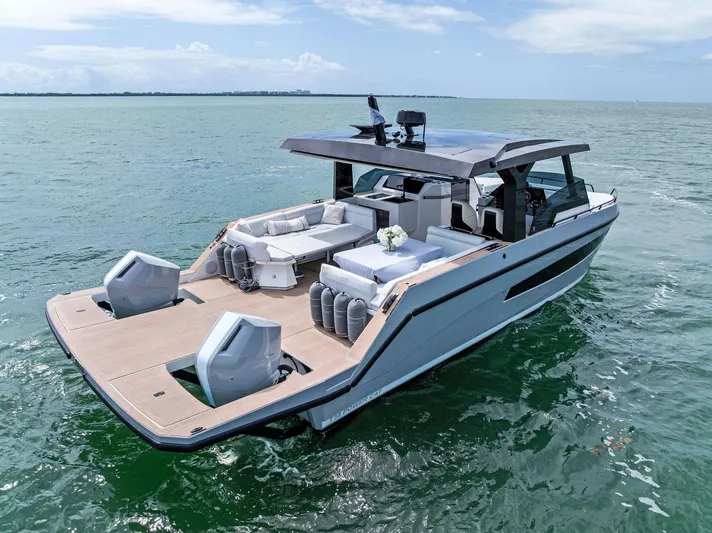 Zest Yacht Photos Pics 