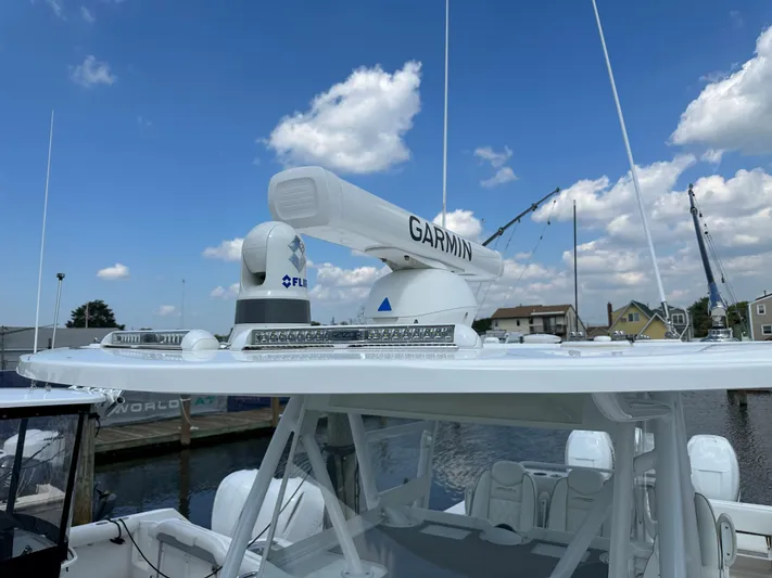  Yacht Photos Pics 2021 Invincible 390 Open CC boat with Garmin radar, docked under a clear blue sky.