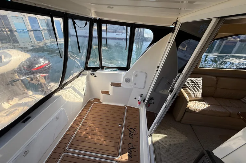 Gra-sea Yacht Photos Pics 2005 Meridian 381 Sedan interior with seating and enclosed deck area.