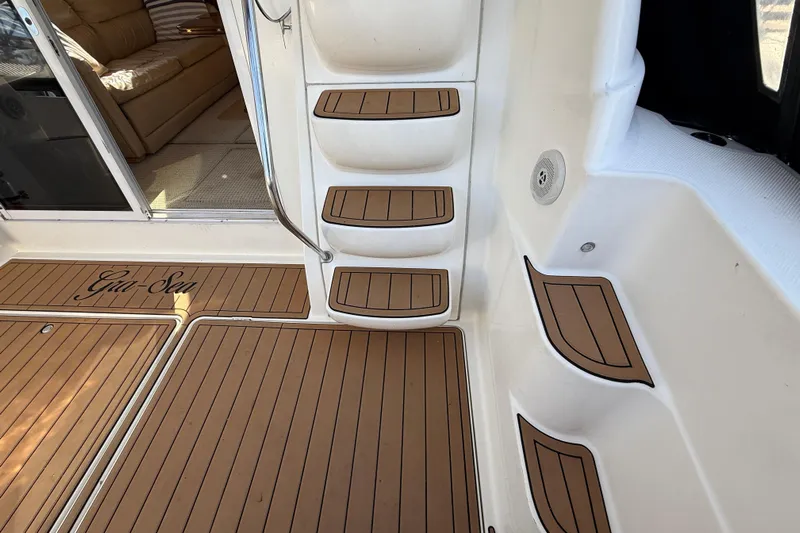 Gra-sea Yacht Photos Pics 2005 Meridian 381 Sedan interior with teak steps and seating area.