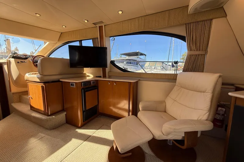 Gra-sea Yacht Photos Pics Luxurious interior of 2005 Meridian 381 Sedan yacht with plush seating and modern amenities.