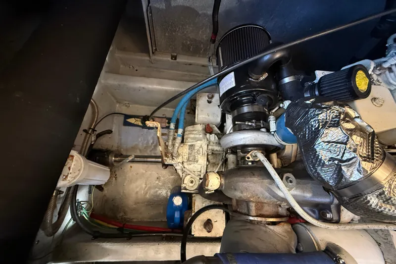 Gra-sea Yacht Photos Pics Engine compartment of a 2005 Meridian 381 Sedan boat, showcasing mechanical components.